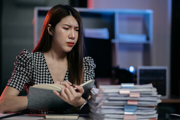 Fototapeta premium Serious businesswoman concentrating on his paper work at the table at office.