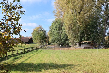 Herbstlandschaft bei Landau an der Isar in Bayern