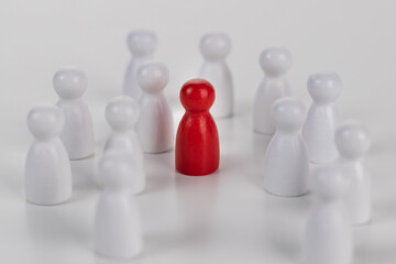Obraz premium Leadership concept, wood person red color Stand out from the crowd and different creative idea and success of business leader,teamwork performance,Human resource,Talent management,Recruitment employee