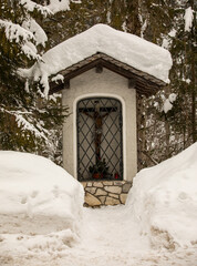 wayside shrine in the snow - 695966112