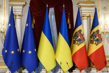 Fototapeten The national flags of Ukraine, Moldova and the flags of the European Union during a diplomatic event in Kyiv, Ukraine © vlamus