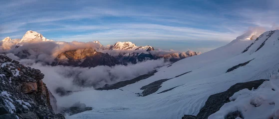 Photo sur Plexiglas Makalu Beautiful panoramic shot of a High Himalayas from Mera peak high camp site at 5700m. You can see a Makalu eight-thousander 8481m