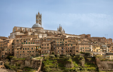 view of the cathedral of the Siena - 695999751