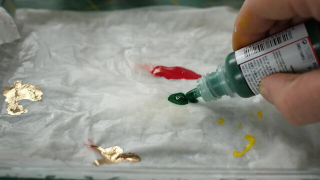 squeezing paint onto a wet palette, painting minis, miniatures for rpg game
