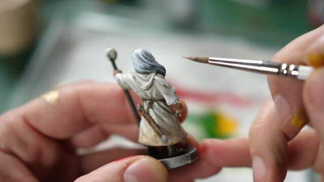 painting minis, miniatures for rpg game, old wizard 