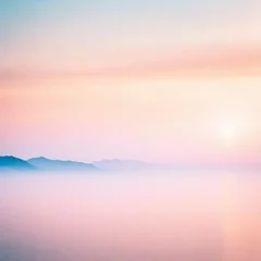 Foto op Plexiglas Bello Paisaje de amanecer con el sol al fondo y cielo en tonos rosa pastel degradados, montañas  con neblina matutina y un lago que refleja el cielo. © Alejandra