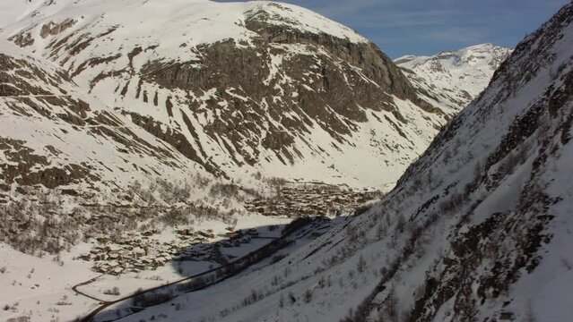 vue a&eacute;rienne de Bonneval sur  Arc