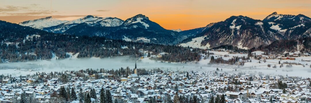 Sunset over Oberstdorf, Oberallgaeu, Bavaria, Germany, behind Hoher Ifen, 2230m, Gottesackerplateau, Toreck, 2017m, Kleinwalsertal, Vorarlberg, Allgaeu Alps, Austria, Europe