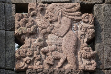 Obraz premium Naked relief on penataran temple wall in Indonesia