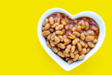 Baked beans in tomato sauce
