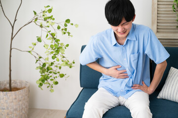 私服姿の若い男性　ライフスタイルイメージ