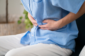 私服姿の若い男性　ライフスタイルイメージ