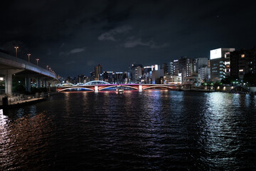 Fototapeta na wymiar night shot of the sumida river in tokyo japan with colorful bridge lights