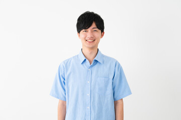 私服姿の若い男性　ライフスタイルイメージ