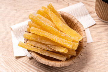 パイナップルの芯のドライフルーツ