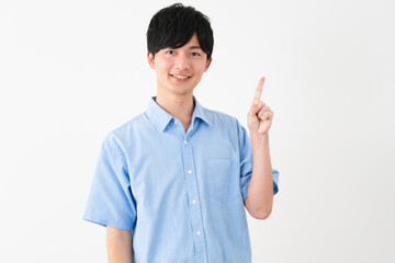 私服姿の若い男性　ライフスタイルイメージ
