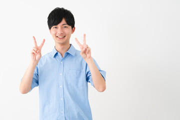 私服姿の若い男性　ライフスタイルイメージ