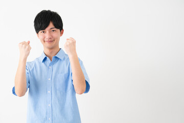 私服姿の若い男性　ライフスタイルイメージ