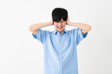 私服姿の若い男性　ライフスタイルイメージ