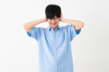 私服姿の若い男性　ライフスタイルイメージ