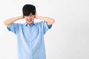 私服姿の若い男性　ライフスタイルイメージ