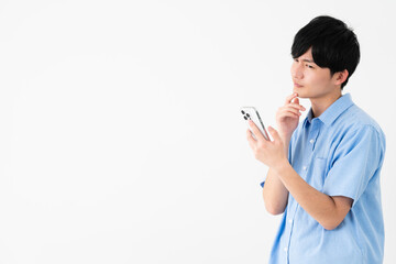 私服姿の若い男性　ライフスタイルイメージ