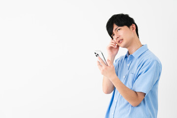 私服姿の若い男性　ライフスタイルイメージ