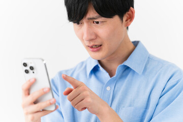 私服姿の若い男性　ライフスタイルイメージ