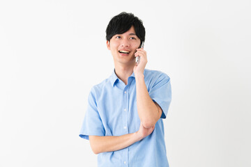 私服姿の若い男性　ライフスタイルイメージ