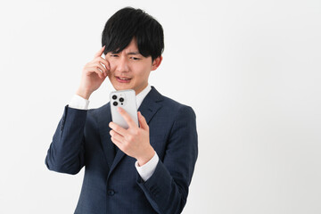 ビジネススーツを着ている若い男性　ビジネスイメージ