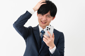 ビジネススーツを着ている若い男性　ビジネスイメージ
