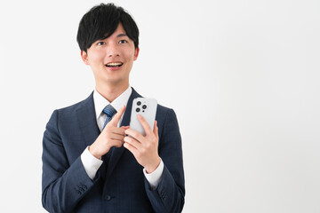 ビジネススーツを着ている若い男性　ビジネスイメージ