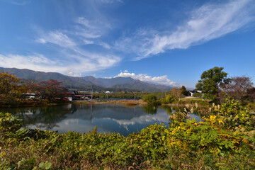 Fototapeta na wymiar 松川から眺める中央アルプスの木曽駒ケ岳