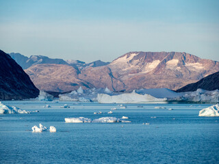 Fjord Landschaft in Grönland mit Eisbergen