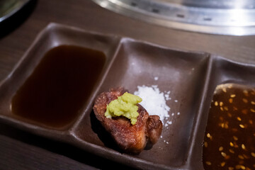 わさびと塩で食べる新鮮な高級薩摩黒毛和牛　サーロイン