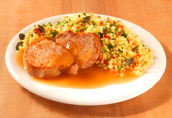 Schweinsmedallions, sauce, Schweinefleisch, Hirse, Gemüse, orientalisch, 