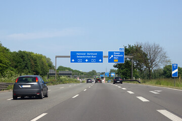 Hinweistafel auf Autobahn 2, Ausfahrt Essen, Gladbeck, Marl, B224