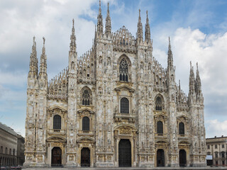Fototapeta na wymiar gothic cathedral in milan