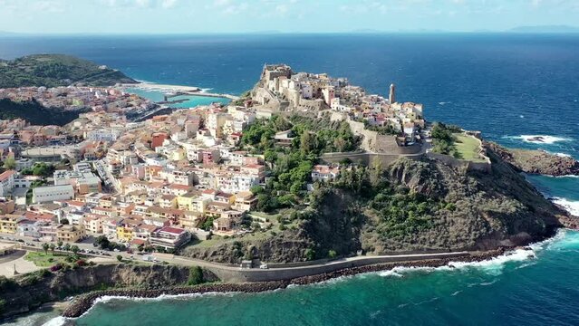 survol de la Sardaigne en Italie vers Castelsardo