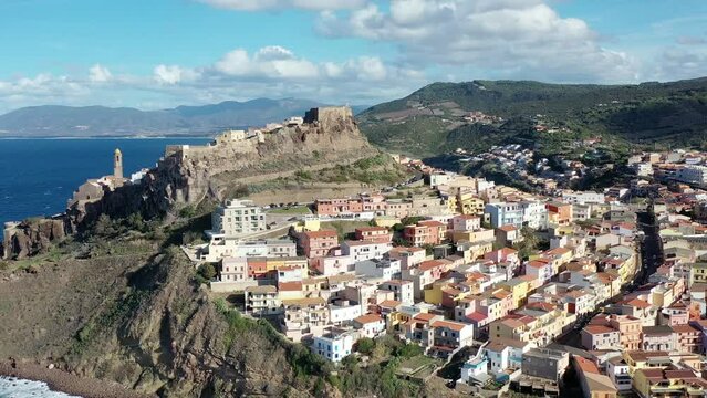 survol de la Sardaigne en Italie vers Castelsardo