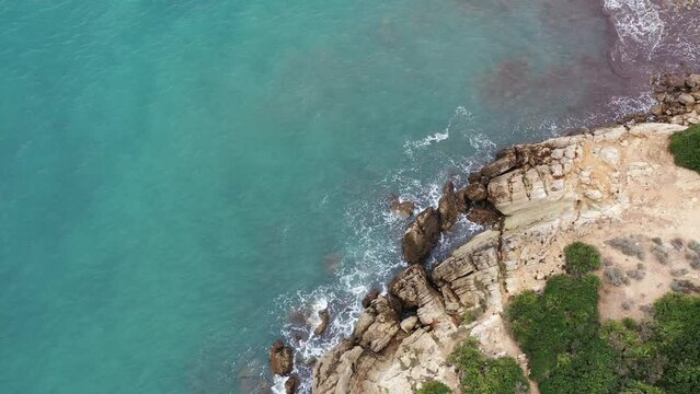 survol de la c&ocirc;te ouest de la Sardaigne &agrave; Bosa