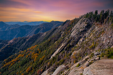 Naklejka premium Beautiful view of mountains and Moro Rock view of the Sequoia National Park. California,