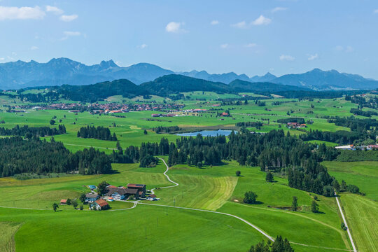 Sommer im Allg&auml;uer Alpenvorland, Ausblick auf Ro&szlig;haupten am Forggensee