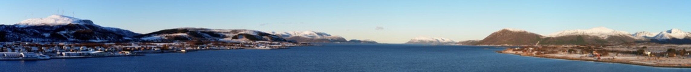 Meerenge bei Sortland, Vesteralen, Norwegen, Panorama, Blick in die Weite der Meerenge zwischen den...