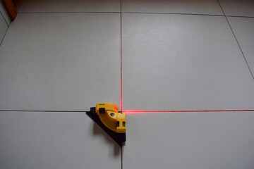Device for determining right angles.