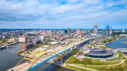 Aerial View of Milwaukee Cityscape with Stadium and Hoan Bridge Panorama - obrazy, fototapety, plakaty