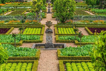F, Loire, Schloss Villandry, Schlossgarten, Château, Blick auf die ausgedehnten Gartenanlagen und...