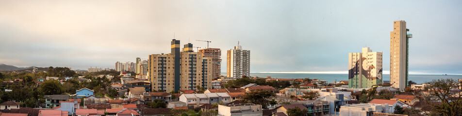 panorâmica   dos prédio e da praia de   Balneário Piçarras, Santa Catarina, Brasil