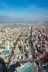 vista aérea das ruas de Santiago do Chile e as cordilheiras