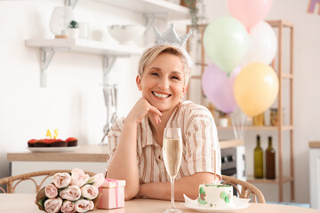 Obraz na płótnie Canvas Mature woman celebrating her Birthday in kitchen